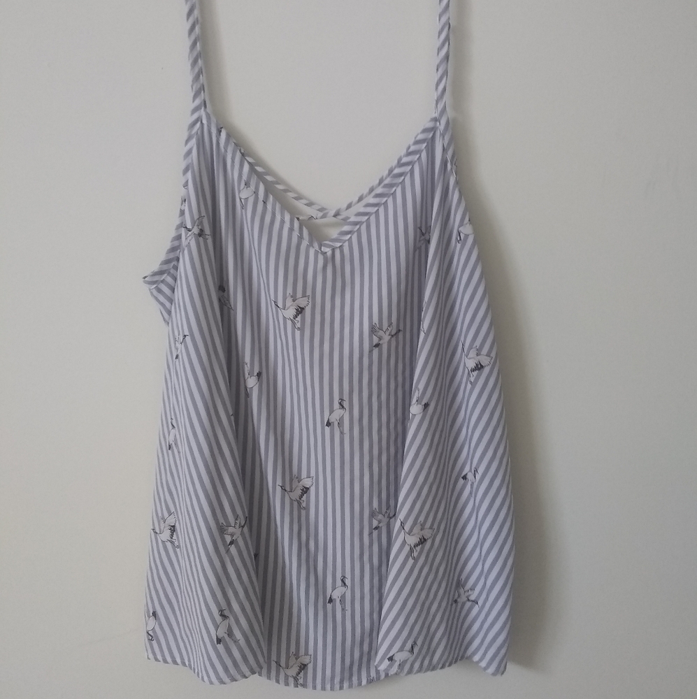 Blue and white bird print torrid shirt